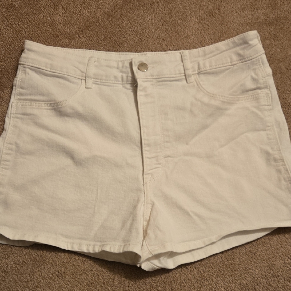 Women's Cream Shorts